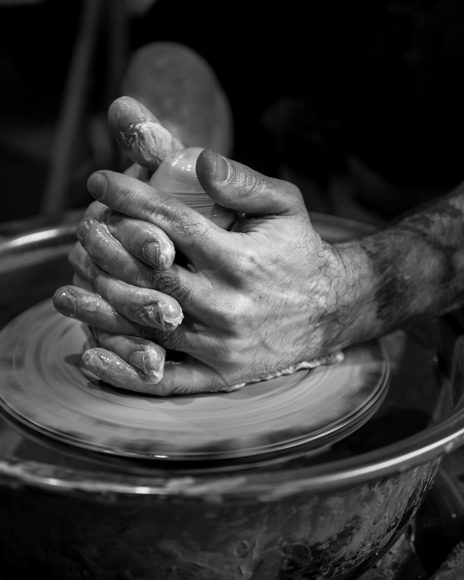 Geste artisanal et écran moderne - le grand écart entre patrimoine et nouveaux usages